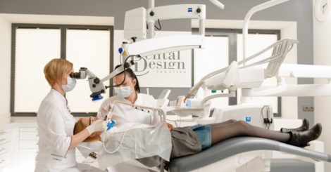 Zabiegi pod mikroskopem dentystycznym Pruszków