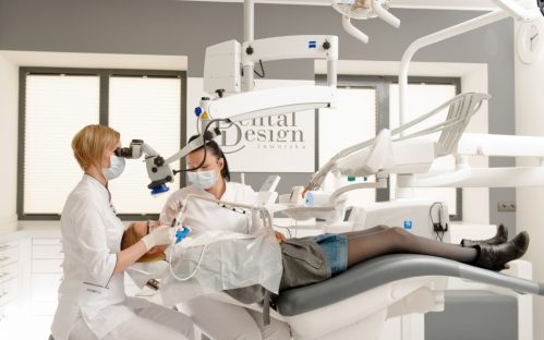Zabiegi pod mikroskopem dentystycznym Pruszków