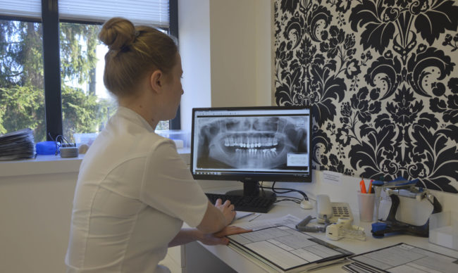 Wizyta kontrolna w Dental Design – właściwe podejście do leczenia zębów